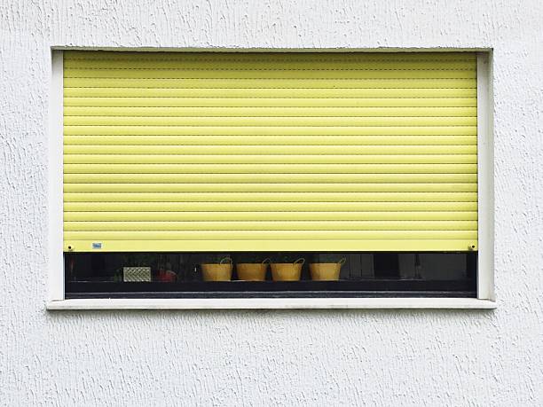 Store extérieur jaune pour fenêtre